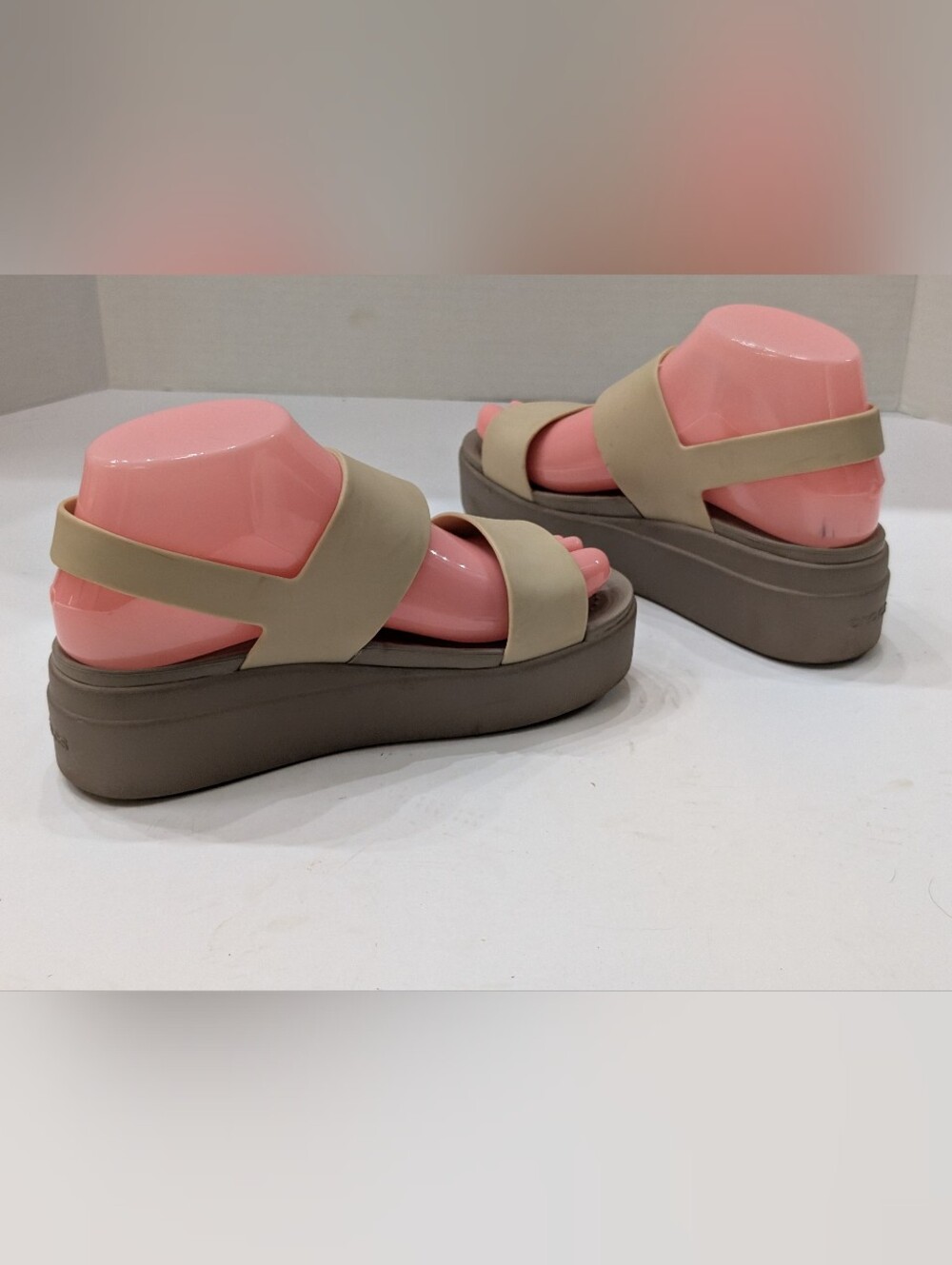 Crocs Women's 6 Brooklyn Low Wedge Platform Sandals Slingback Tan / Taupe - Picture 3 of 6